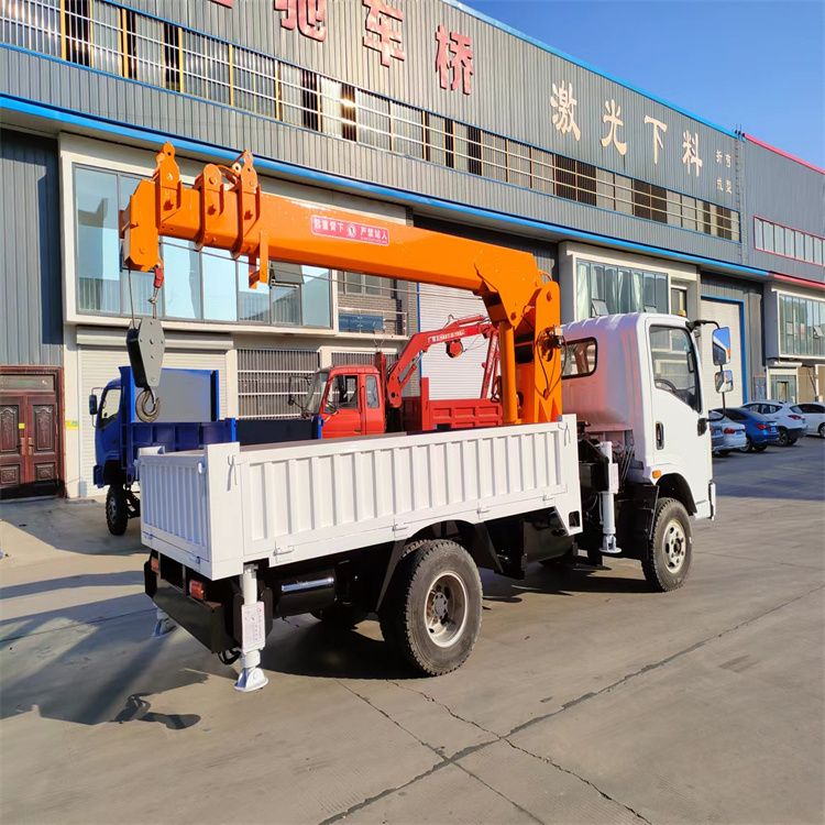 石楼县三轮随车吊定制 农用改装机自备吊中瑞长期出售