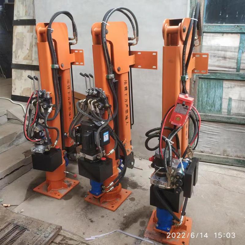 石楼县重汽蓝牌随车吊 3.2吨 国六动力强 液压驱动 农用自卸起重机